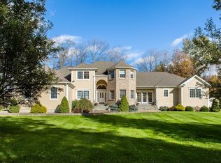 15 Athenian Ln, Hopewell Junction, NY 12533
