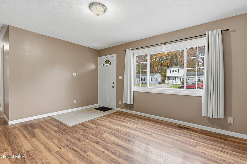 5th image of 20 Mildred Lane