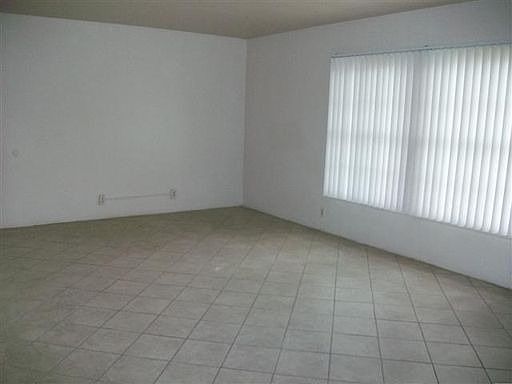 3rd image of 1910 Cedar Ave APT 1