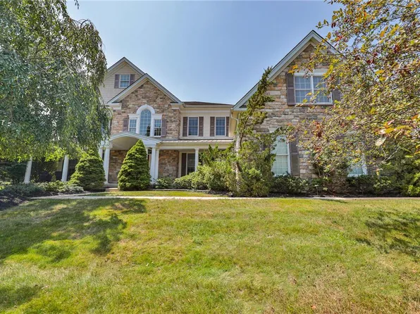 1838 Viola Ln, Hellertown, PA 18055