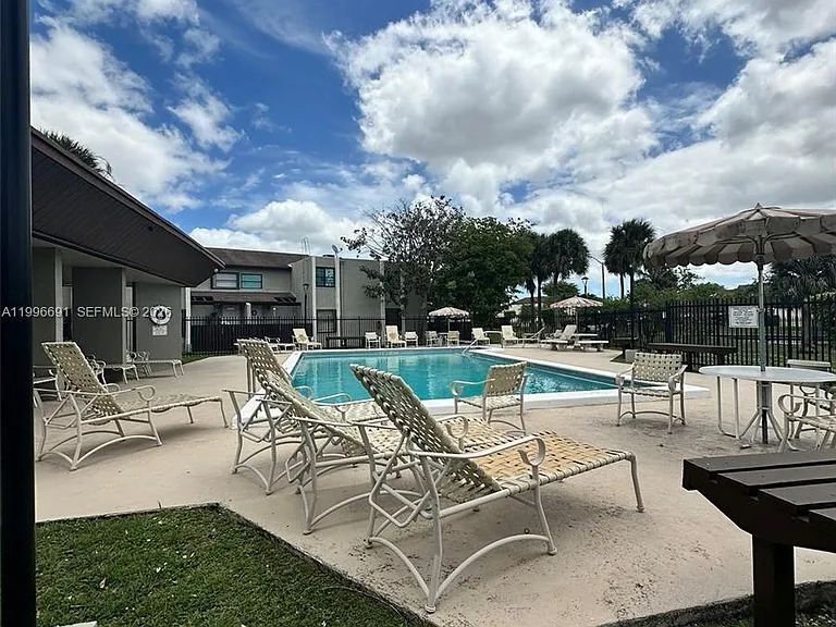 10000 NW 9th Street Cir #21 — Photo 23