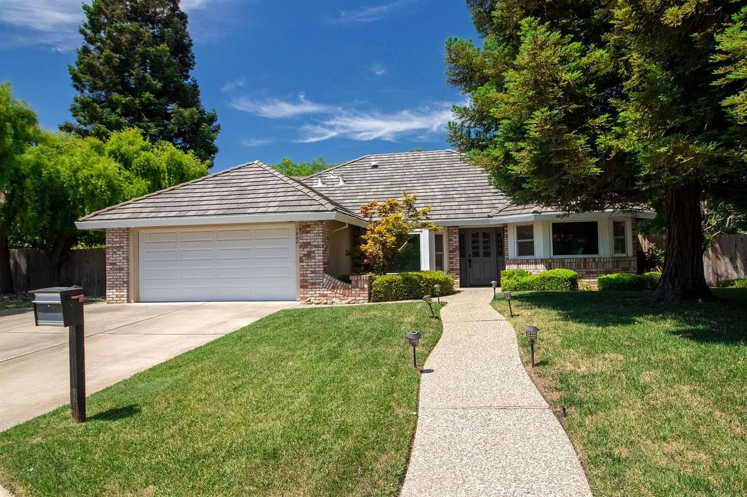 7846 Rush River Dr photo 1