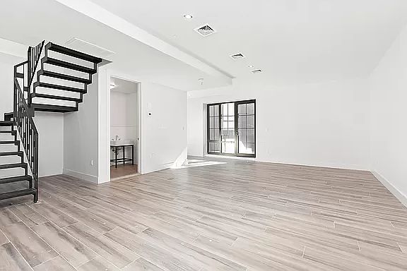 4th image of 178 Concord St #1781B