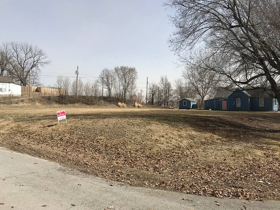 2nd image of 412 Mill St
