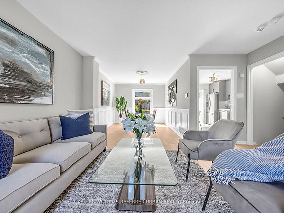 2nd image of 350 Pickering Cres