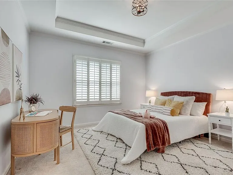 240 Lullwater Ct — Photo 39