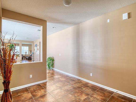5th image of 106 S Coopers Hawk Way
