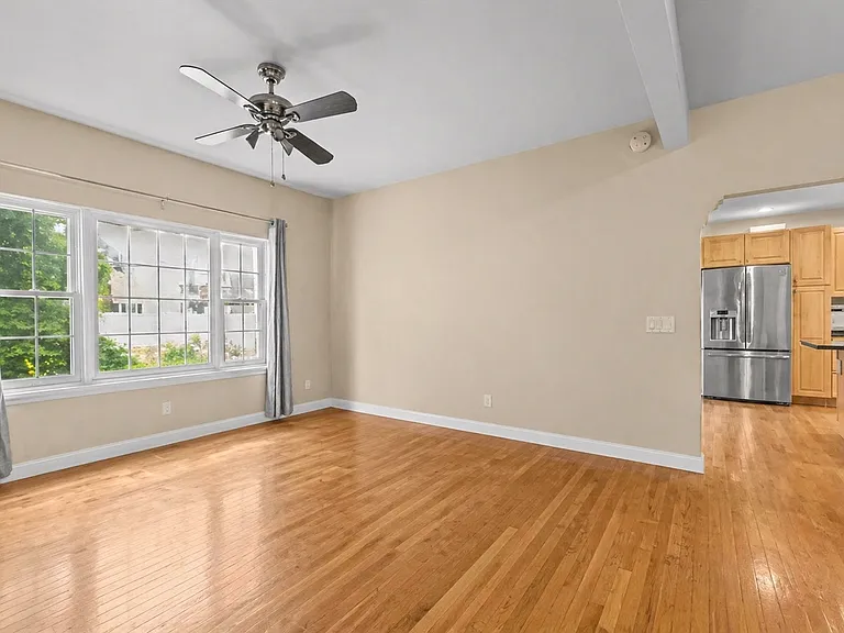 25 Maple St — Photo 5