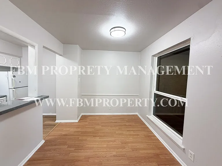 518 N Rogers St #202 — Photo 14