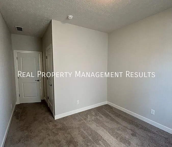 4814 Alaina Dr — Photo 11