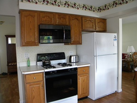 5th image of 640 Primrose Ln