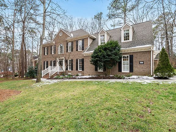 3rd image of 208 Stoneleigh Dr