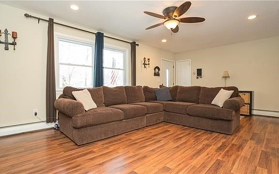 5th image of 6 Hideaway Ln