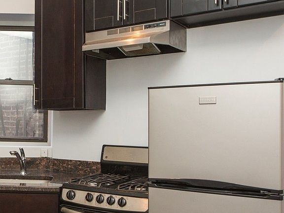 4th image of 330 W 49th St APT 4FE