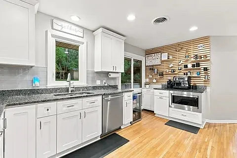 4 bed, 2552 sqft, $3,300 — Photo 3