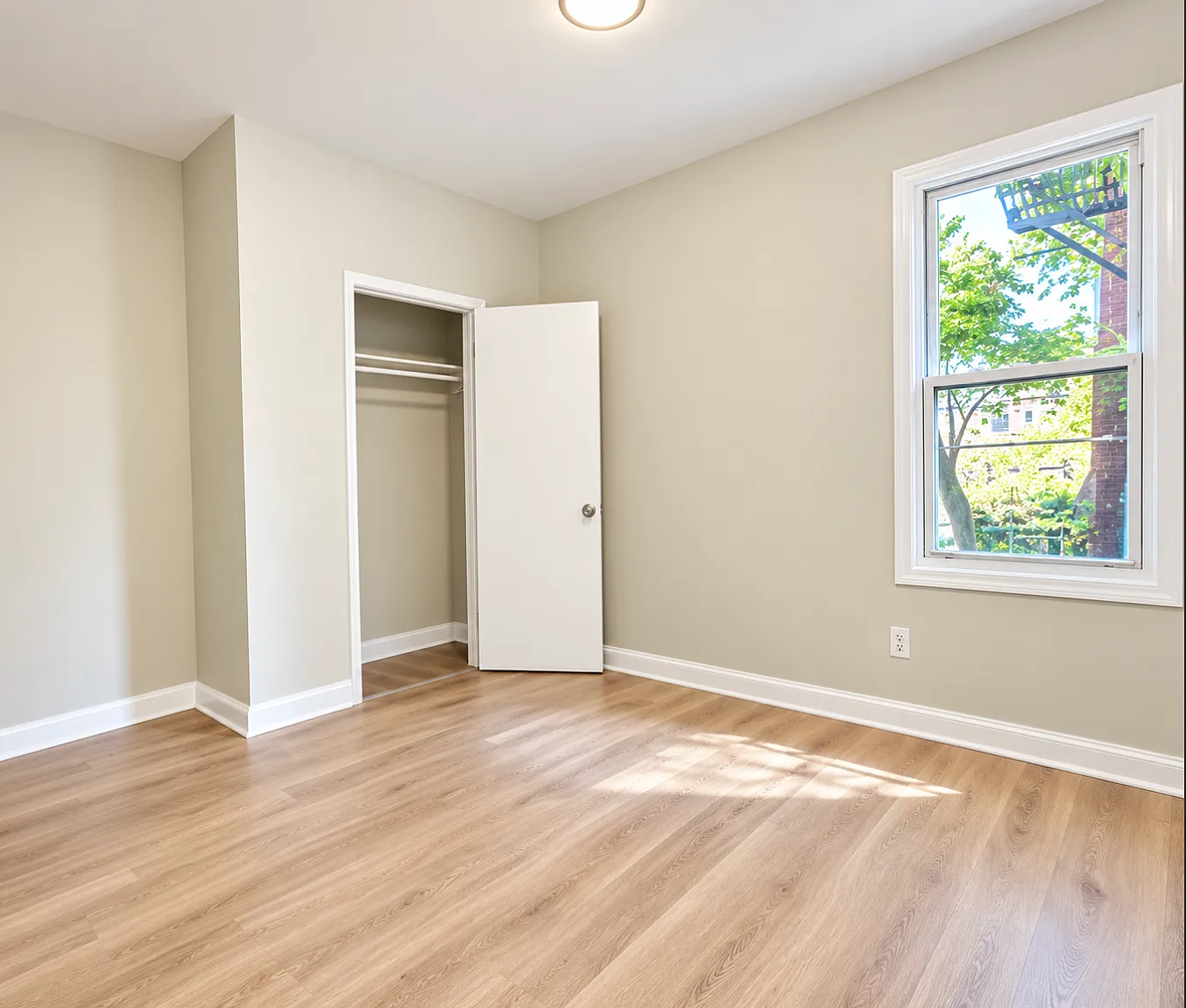 3 bed, 1020 sqft, $1,950 — Photo 2