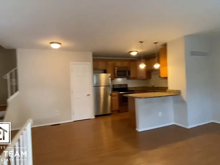 Silver Lake Ter — Photo 2
