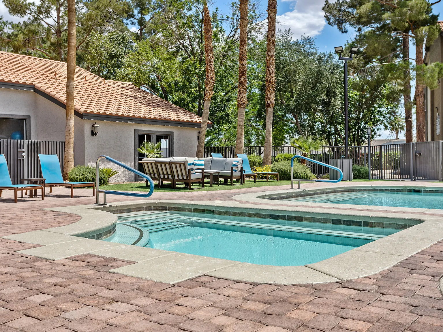 Solis at Flamingo — Photo 3