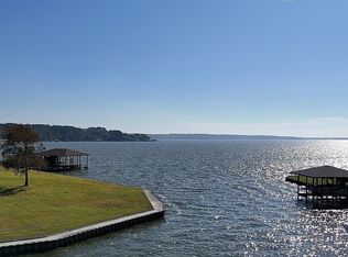 225 Peninsula Dr, Livingston, TX 77351
