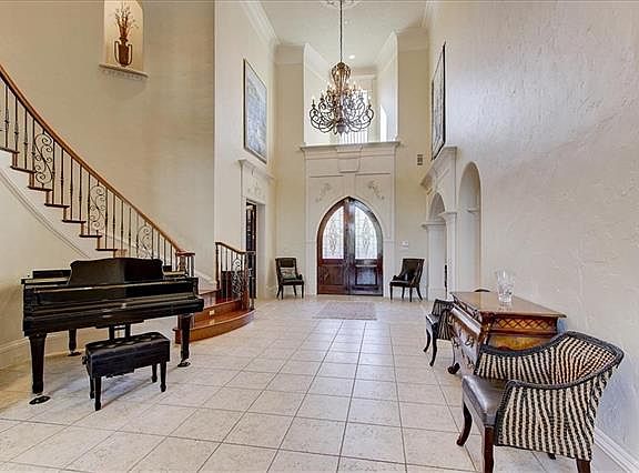 4th image of 1206 Clubhouse Ct