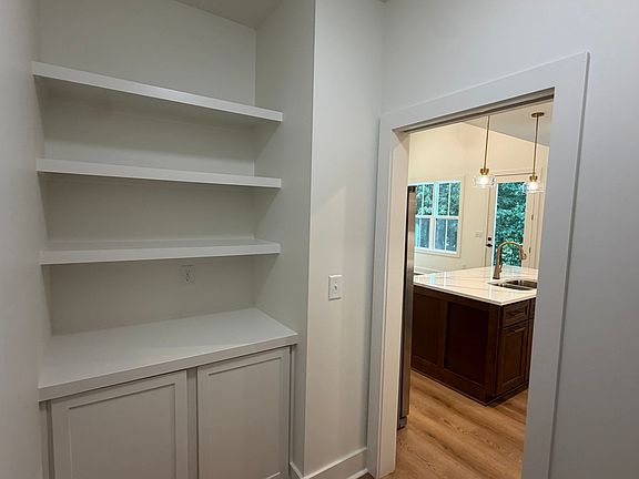 5th image of 2618 Laws Rd