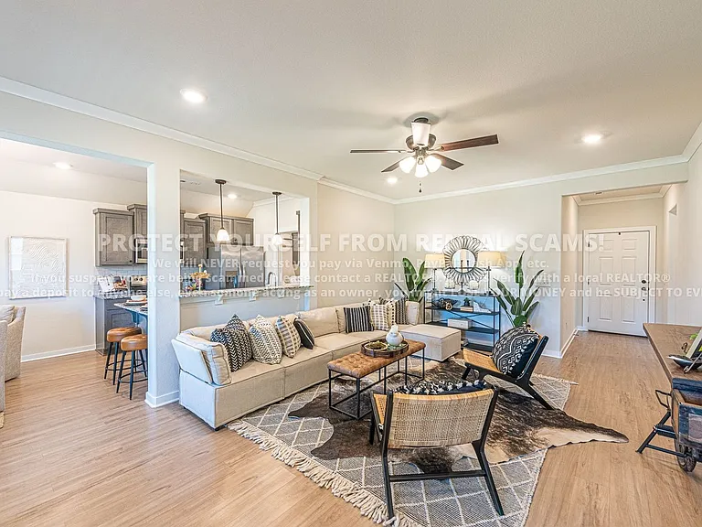 347 W Tyler Rd — Photo 4