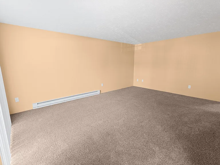 Lyons Court Apartments — Photo 21