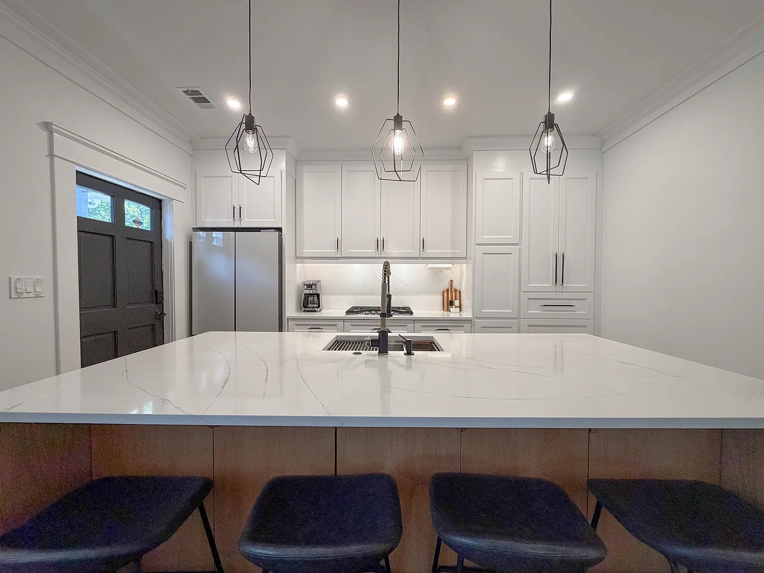 3 bed, 1800 sqft, $5,500 — Photo 3