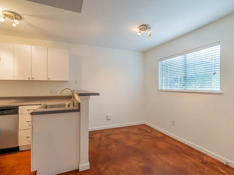 606 Franklin Blvd #A — Photo 8