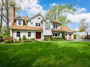 28 Druid Ln, Riverside, CT 06878