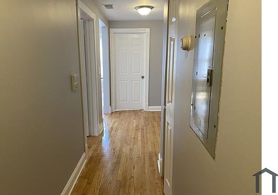 4th image of 5050 S Laflin St #1502
