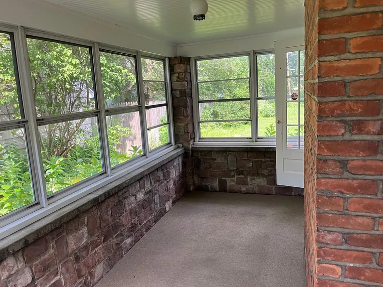 85 Continental Dr — Photo 6
