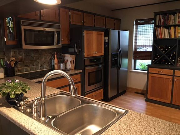 3rd image of 6512 NW Sweetbriar Ln