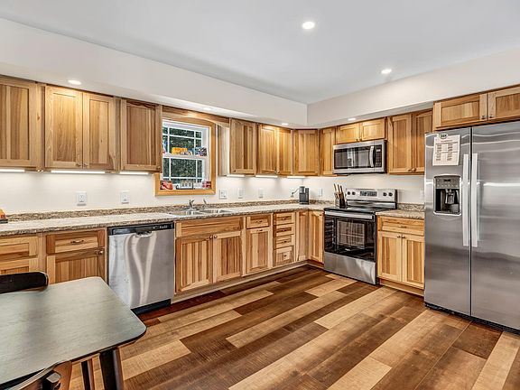 4th image of 542 Main Road