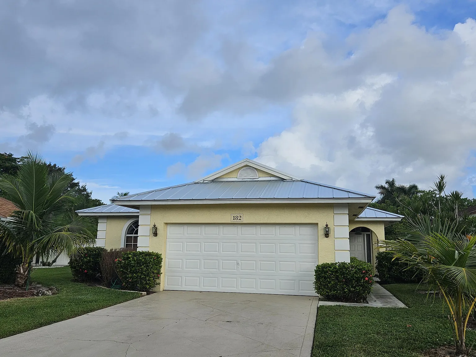 3 bed, 2.0 bath, 1592 sqft, $5,000 — Photo 1