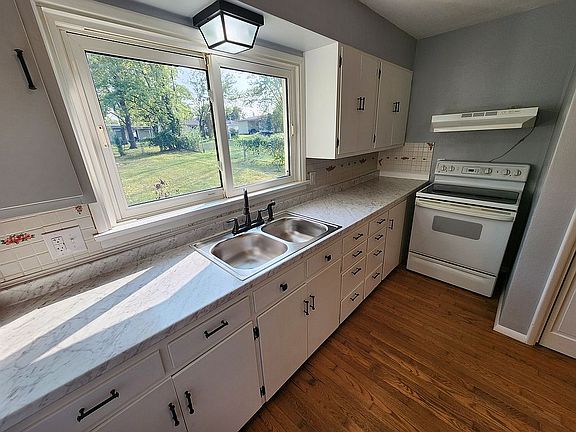 4th image of 510 Hambro Ave