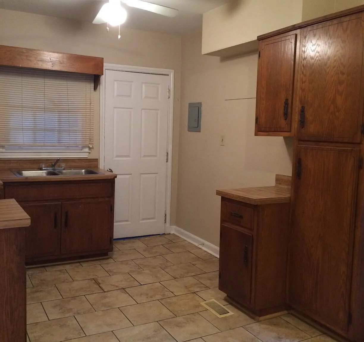 Whitney Avenue 1710 West - 1 — Photo 3