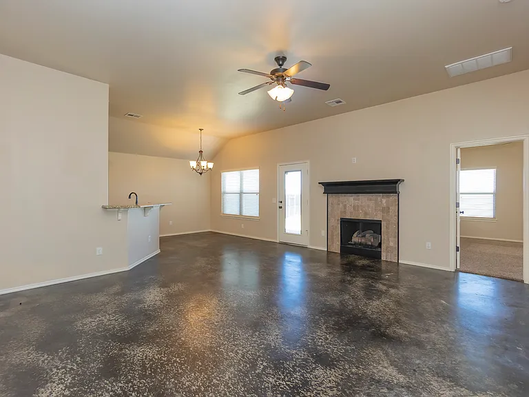 1001 SW 15th St — Photo 3