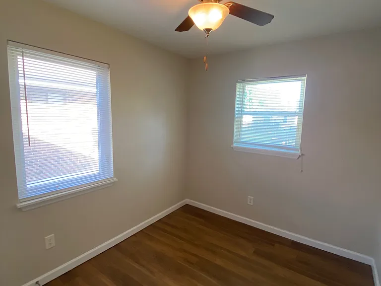 244 W Loretta Ave — Photo 9