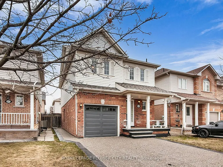 15 Ridgemore Cres — Photo 1