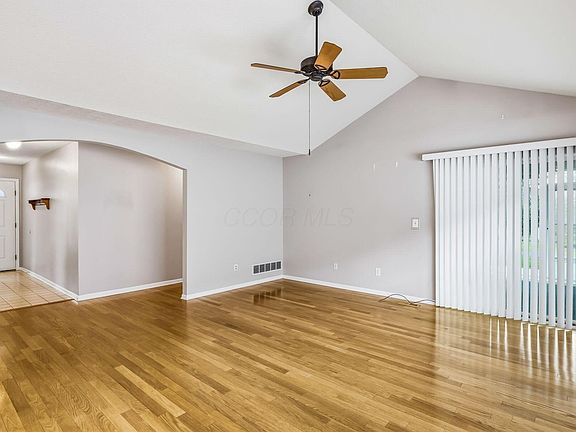 3rd image of 31 Berkshire Commons Dr