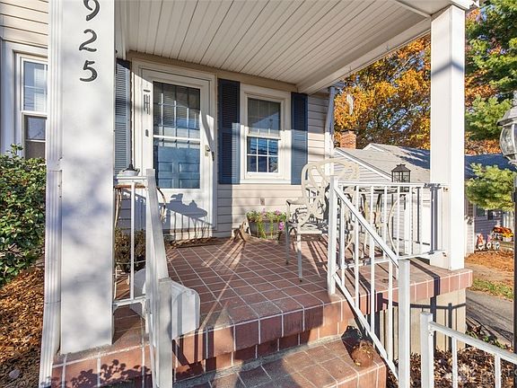 2nd image of 2925 Carroll Ave