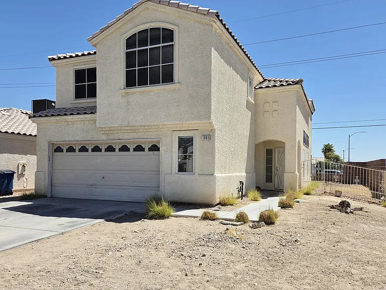 1900 Villa Vista Way — Photo 1
