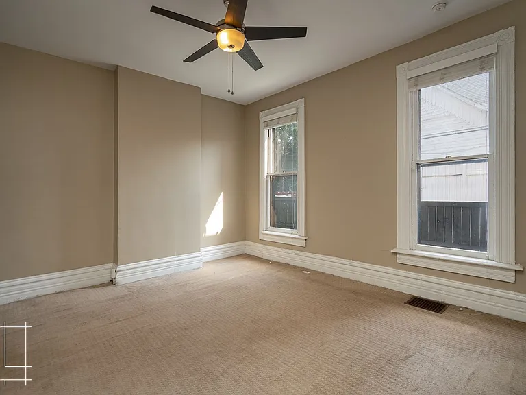 216 W. Hubbard Ave — Photo 7