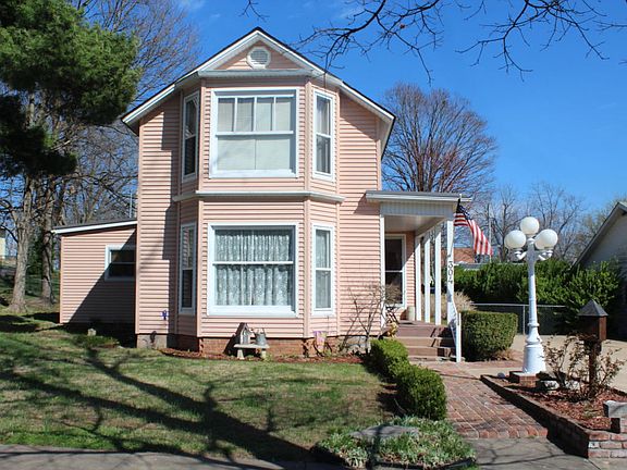 2nd image of 304 N Elm St