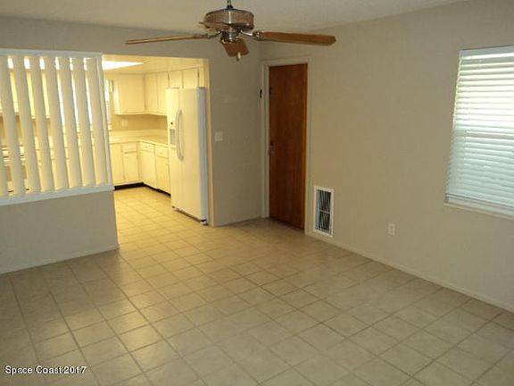 4th image of 333 Bahama Dr