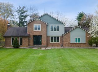 60495 Deer Creek Dr, South Lyon, MI