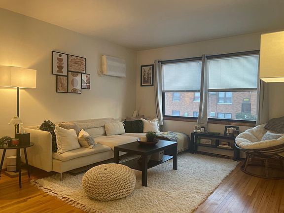 4th image of 2208 Lexington Ave N