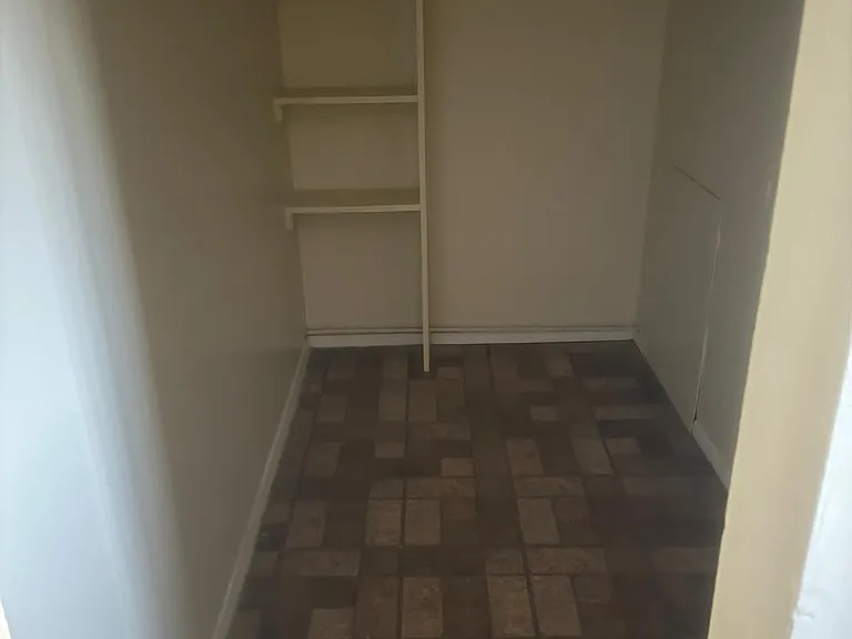 Plaza Manor Apartments — Photo 8