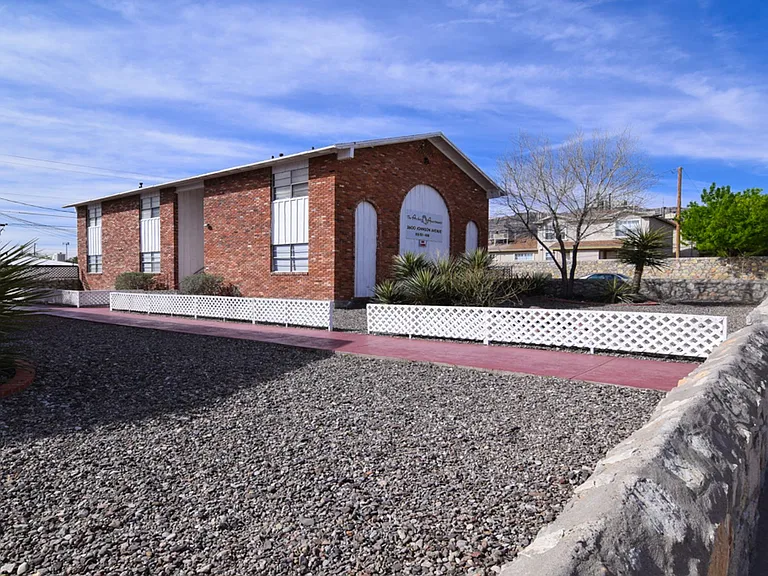 The Arches Apartments — Photo 5